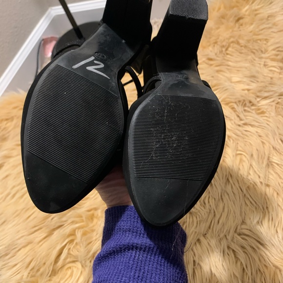 Wells founin suede high heels size 7.5 color black - Picture 5 of 5